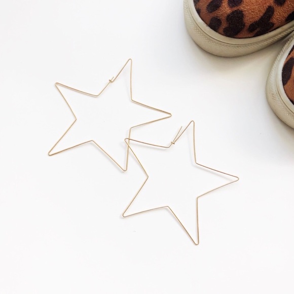 ▪️Last One: Gold tone star hoops. - Picture 6 of 7
